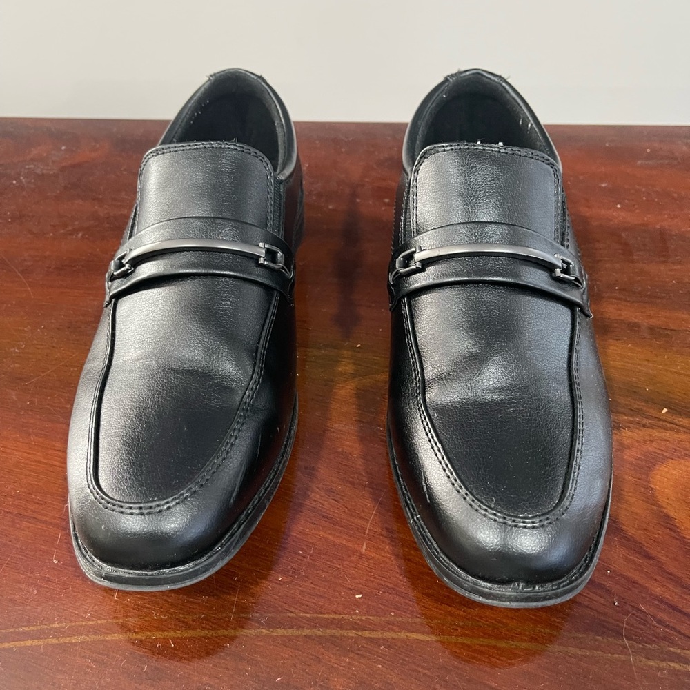 Max + Jake Boys black dress shoes size 6